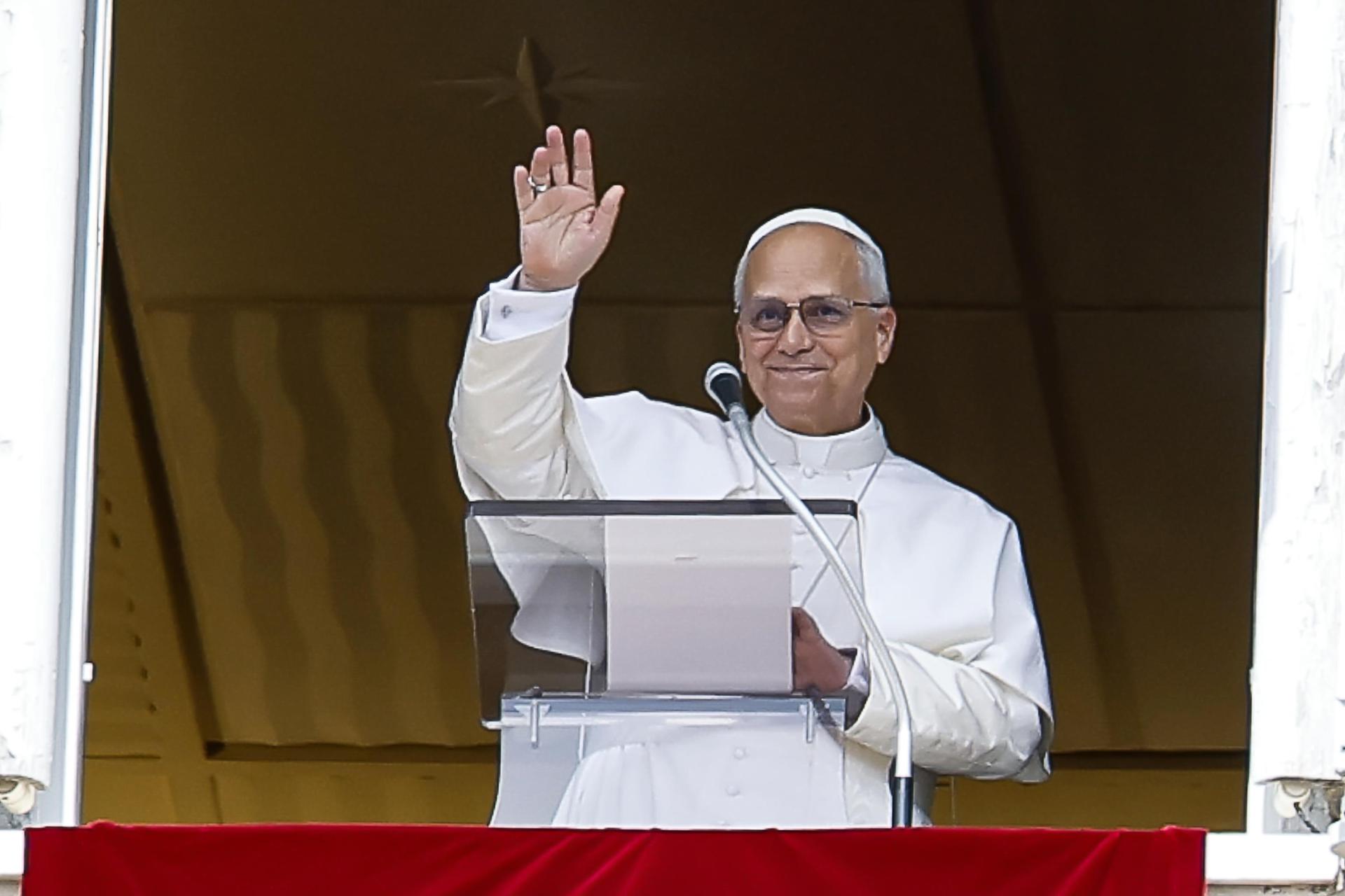 El papa León XIV en el rezo del Angelus. Cumple 70 años. / Foto: EFE.
