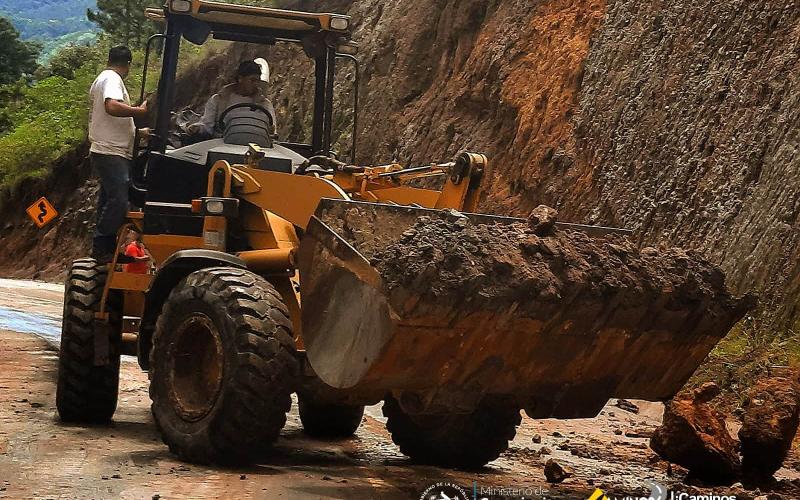 El CIV ha atendido más de 300 emergencias viales como emergencias entre derrumbes, deslaves y daños en puentes.
