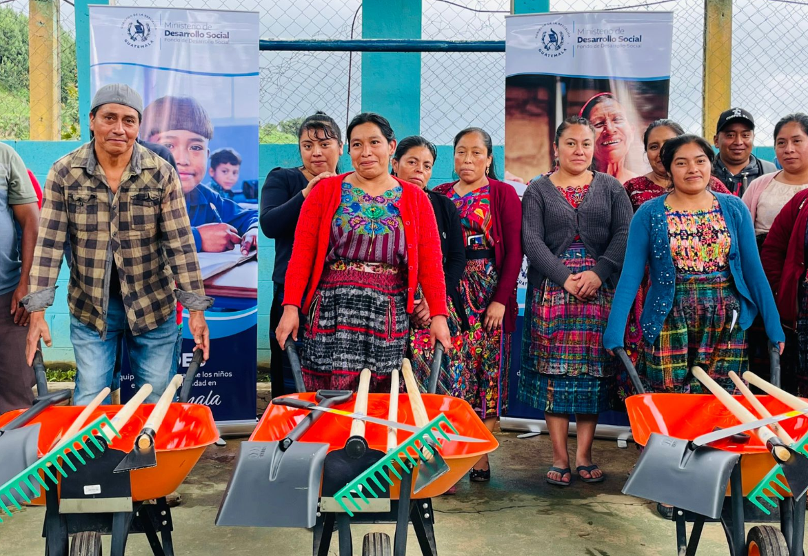 Fodes beneficia a familias de Chimaltenango con entrega de insumos esenciales./Foto: Mides.