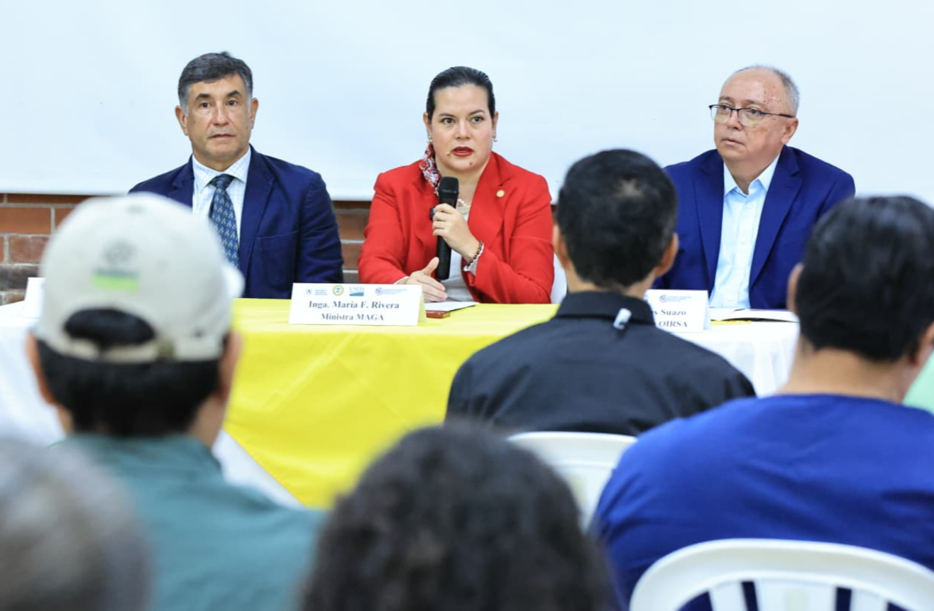 Capacitación para enfrentar la amenaza que representa el gusano barrenador en el ganado. / Foto: MAGA