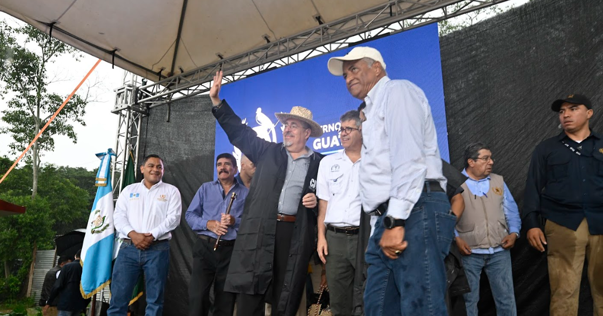 Presidente Arévalo culmina gira A Tu Tierra con supervisión en CAIMI en Santa Rosa