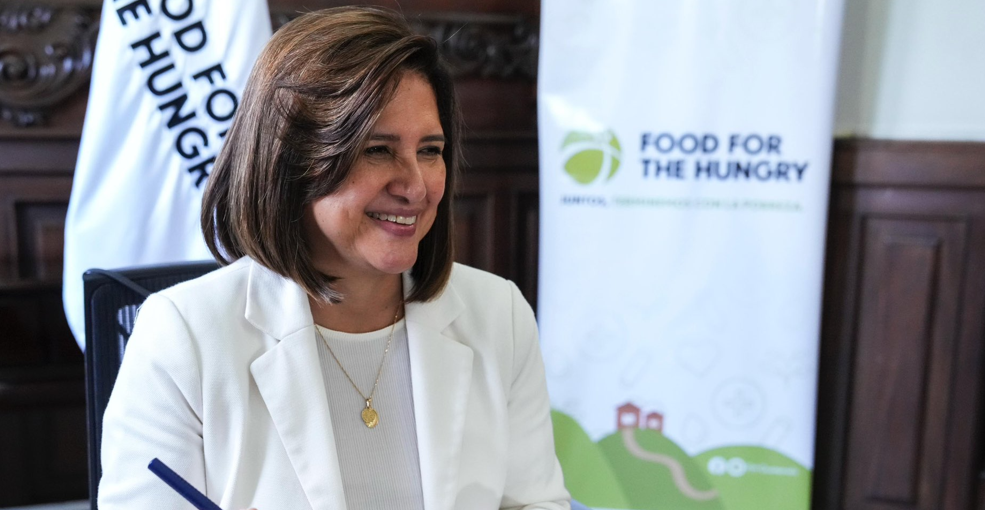 Vicepresidenta firma carta de entendimiento con Food for the Hungry. (Foto: Vicepresidencia)