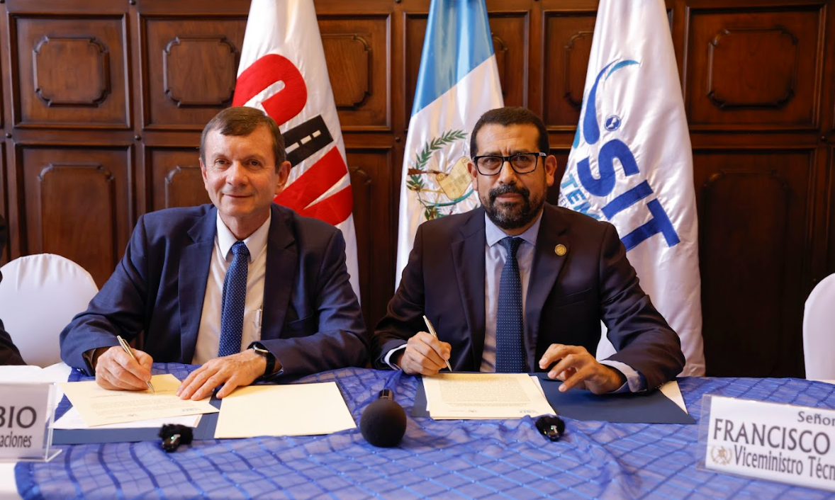 Gobierno fortalece la educación digital con alianza entre SIT y Mineduc