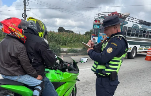 Del total de sanciones de tránsito emitidas, el 53 % corresponde a motociclistas. / Foto: DT- PNC