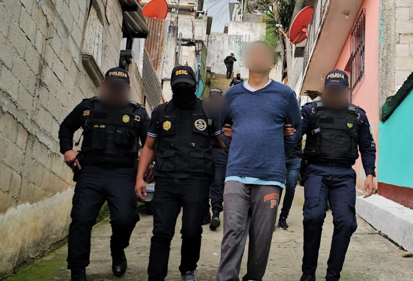 Las acciones policiales se realizaron de manera simultánea en distintos puntos del país. / Foto: PNC.