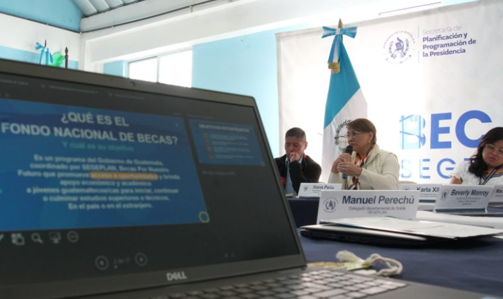 Segeplan promueve Becas por Nuestro Futuro a nivel departamental