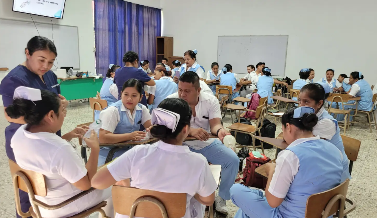 Servicio de pediatría del Hospital de Retalhuleu recibió capacitación sobre “Cuidados de la Bolsa de Resucitación Manual”. (Foto: MSPAS)