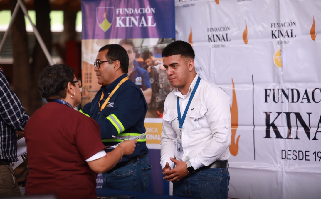 IGSS impulsa formación académica de su personal con Expo Becas 2026. (Foto: IGSS)
