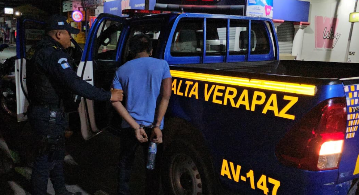 PNC captura a un hombre por atacar su progenitora en Alta Verapaz