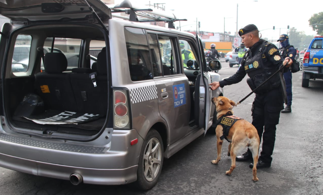 PNC ejecuta operativos contra taxis piratas en la capital