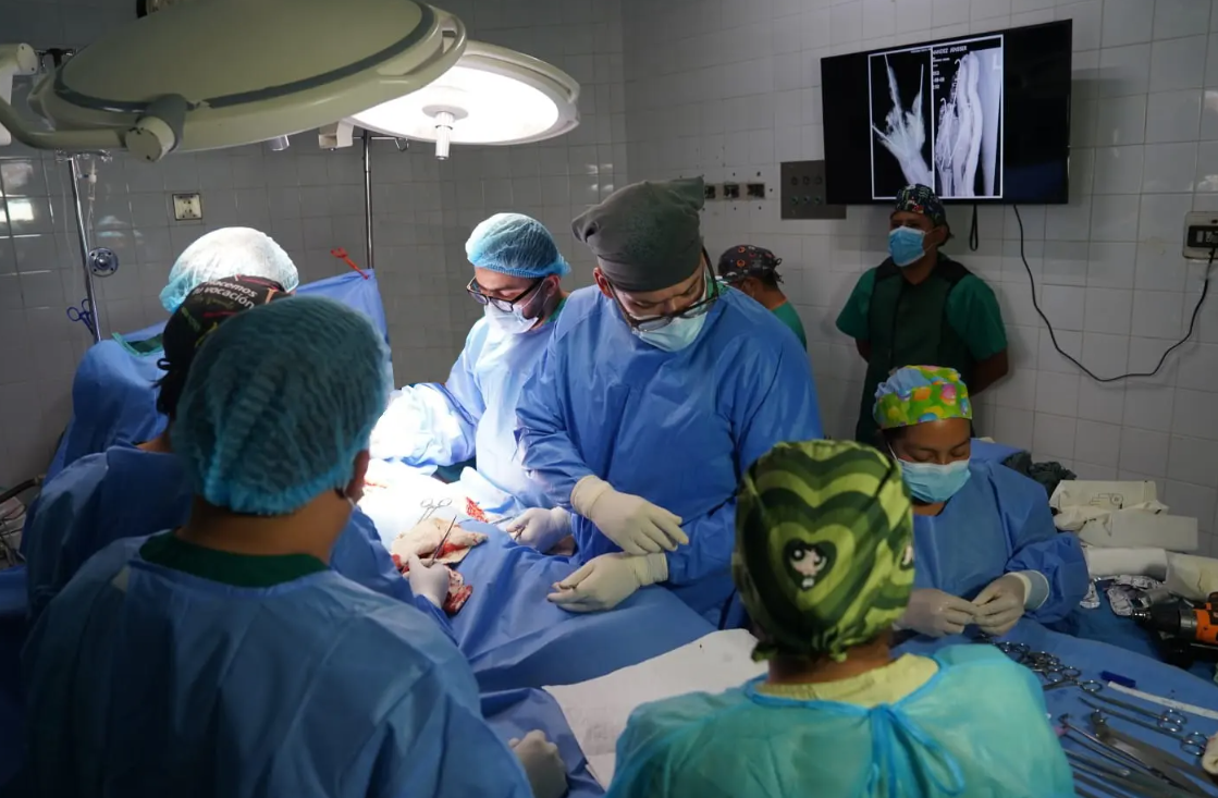 Hospital Pedro de Bethancourt realizó simposio en ortopedia y traumatología con enfoque en ortopedia reconstructiva. (Foto: MSPAS)