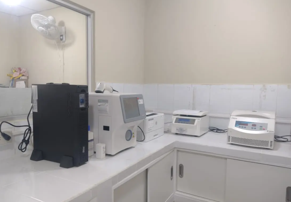 Laboratorio de centro de Salud de San Martín Jilotepeque cuenta con nuevo mobiliario