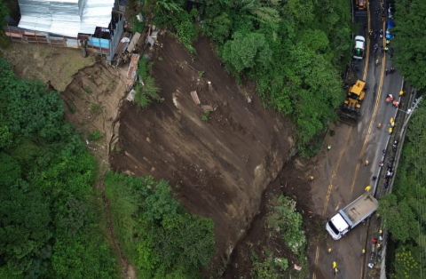 Conred atiende deslizamiento en avenida Hincapié. / Foto: Conred.