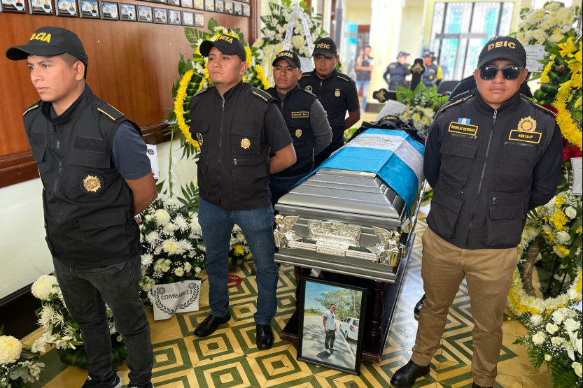 Honras fúnebres del investigador Cleofas Barely Ortega Guzmán. / Foto: PNC