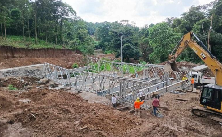 Caminos avanza con la instalación del puente modular en la ruta Cito Zarco./Foto: CIV.