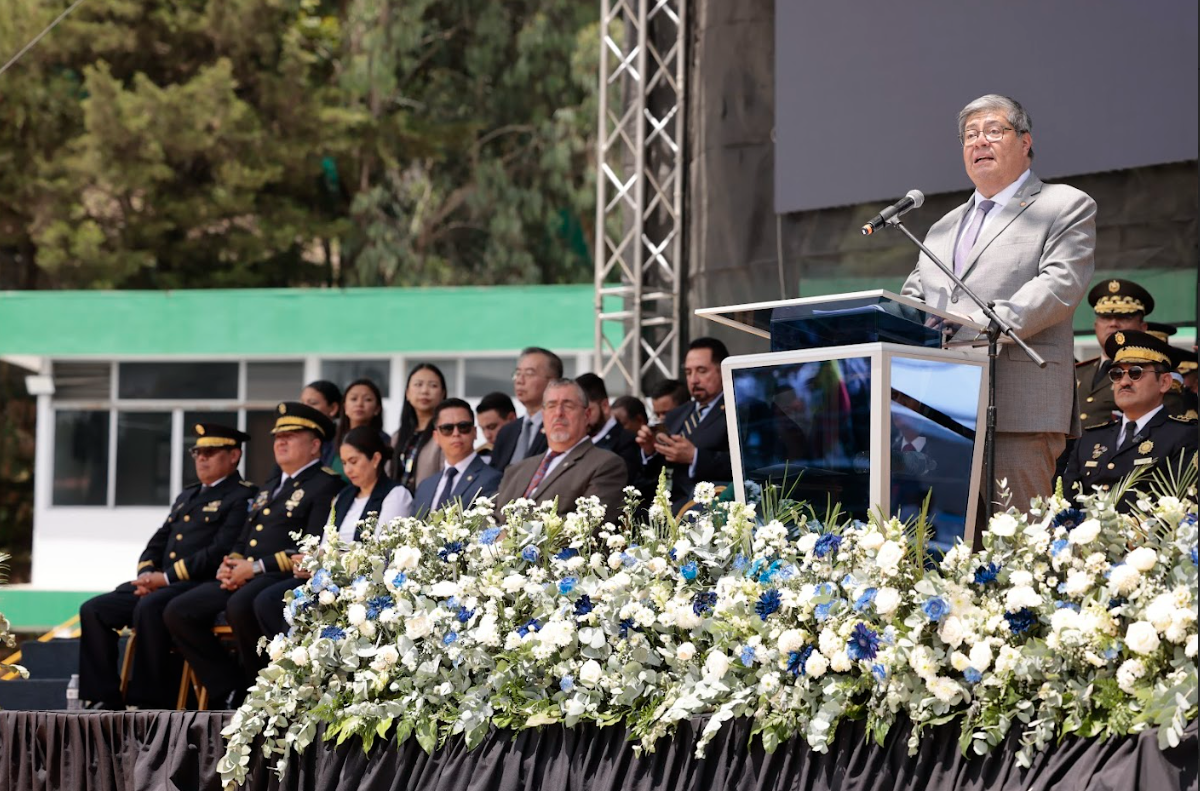Ministro de Gobernación, Francisco Jiménez, durante graduación de nuevos agentes. / Foto: Noé Pérez.