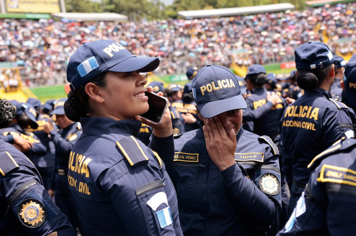 Casi 700 mujeres forman parte de los más de 3 mil nuevos agentes de la PNC. / Foto: Noé Pérez.