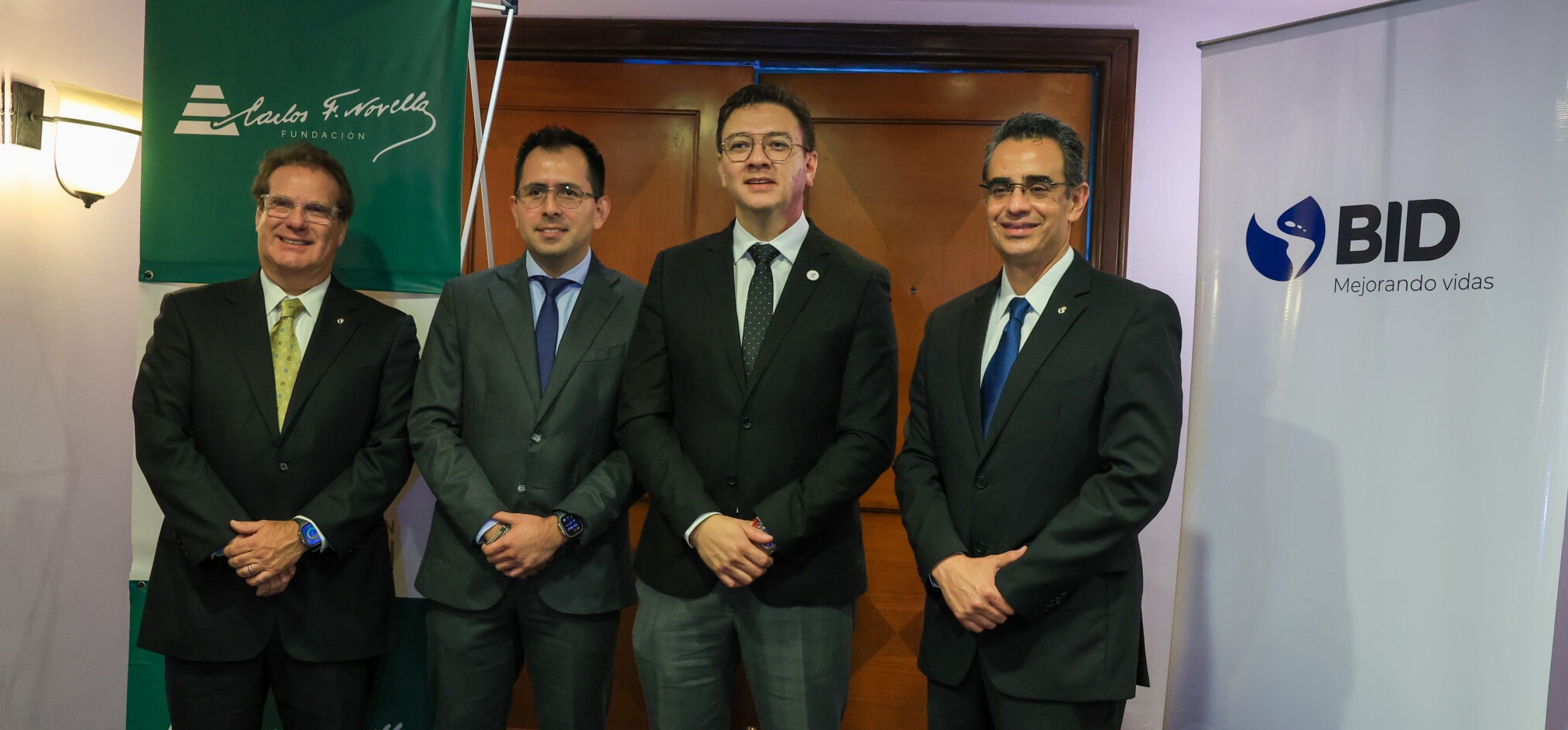 El director del IGM, junto a representantes de entidades que patrocinaron estudio sobre las necesidades de los migrantes retornados.
