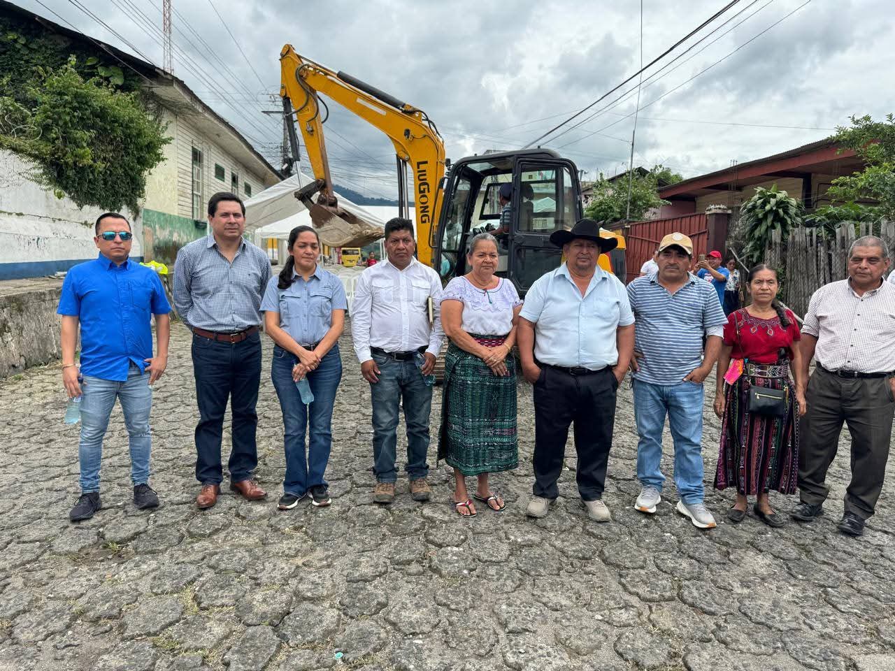 Primera piedra del proyecto de pavimentación en Chicacao, Suchitepéquez