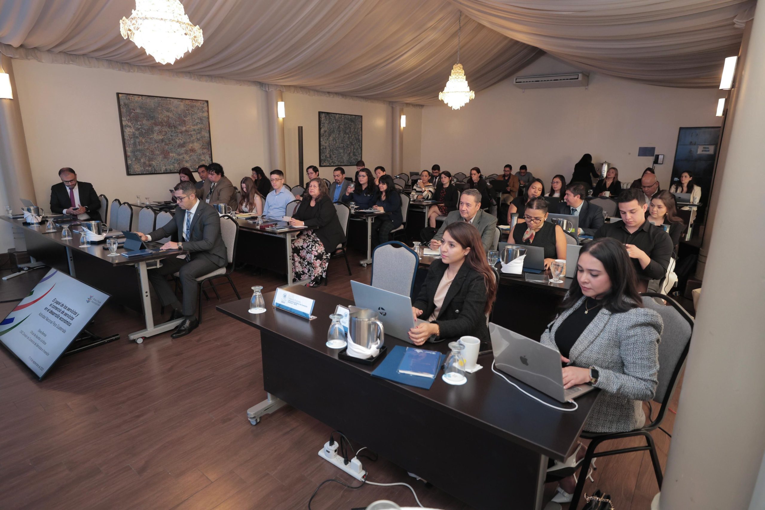Realizan taller Nacional sobre comercio de servicios y electrónico