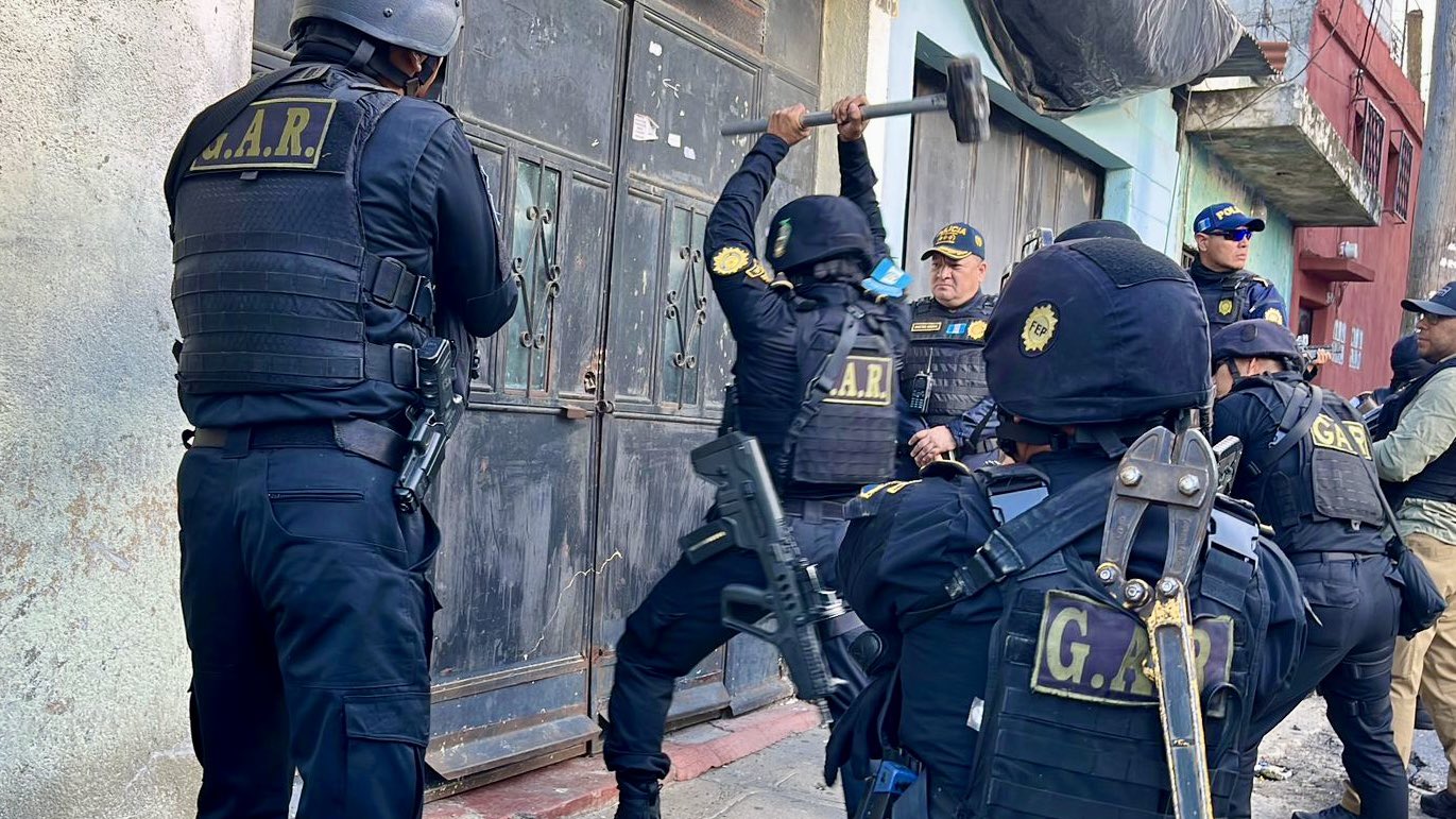 PNC incursiona en el barrio El Gallito tras tiroteo en avenida Elena