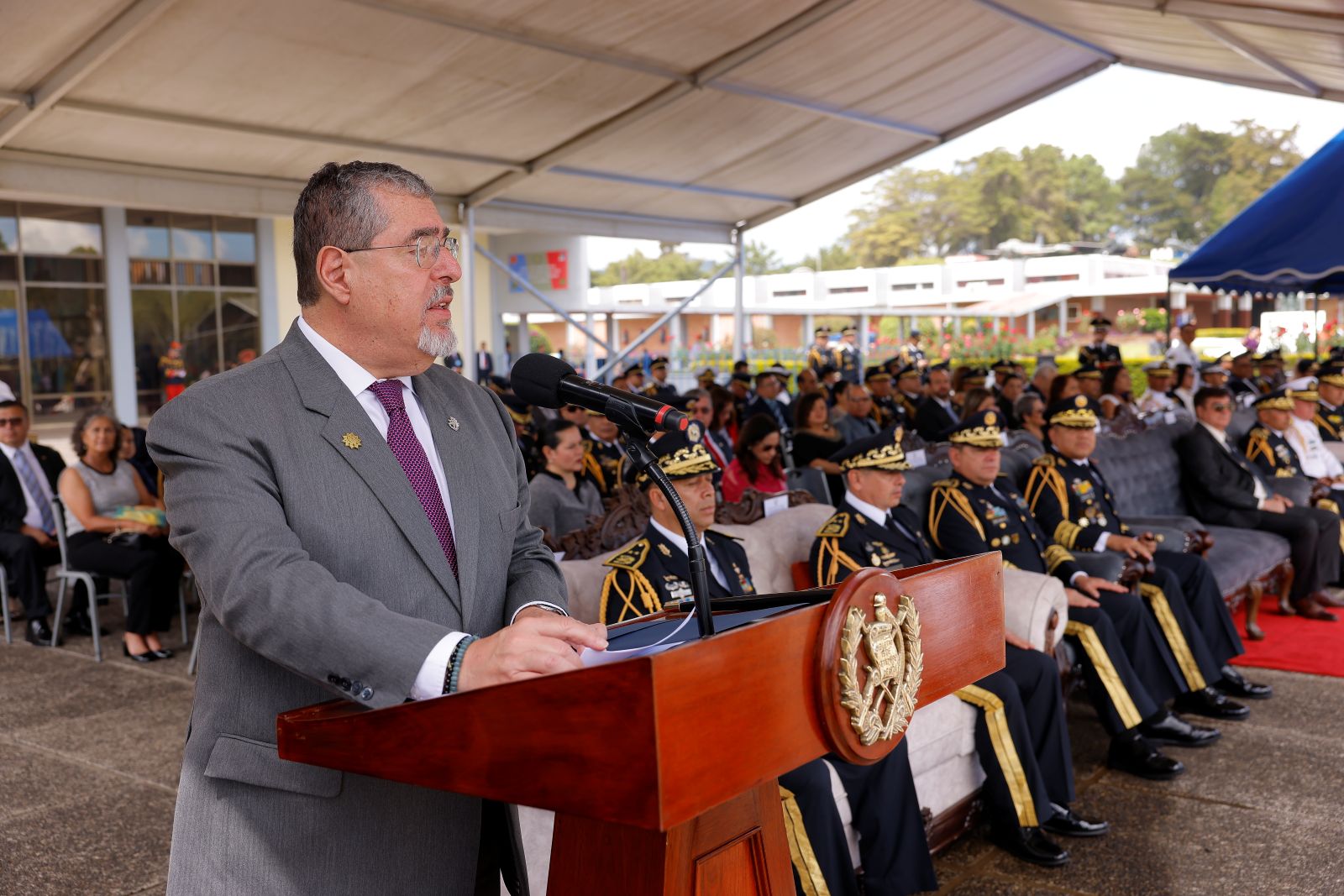 Presidente Arévalo destaca papel de institución militar y personal que son “guardianes de la patria”
