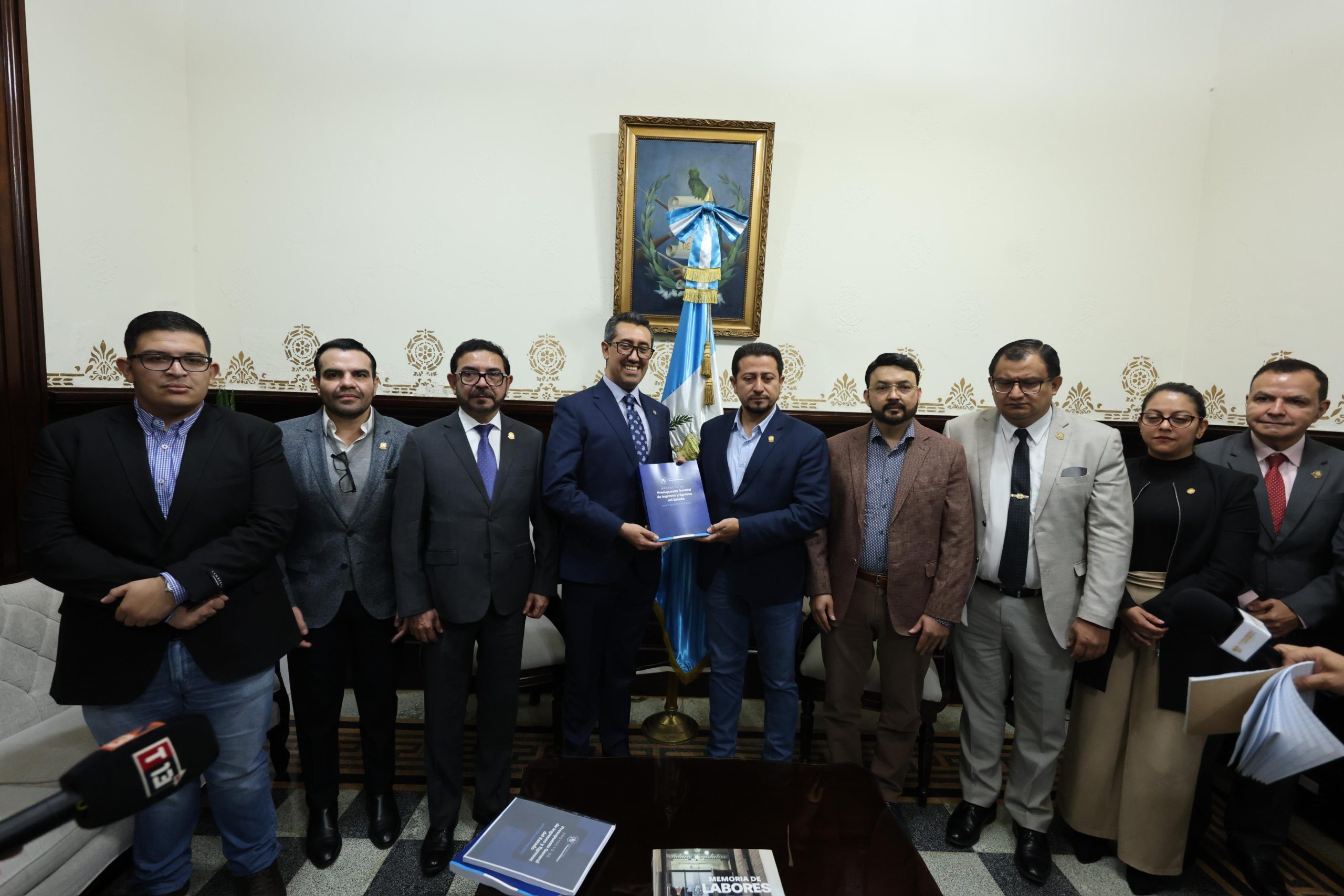 Ejecutivo entrega proyecto de presupuesto 2026 al Congreso de la República