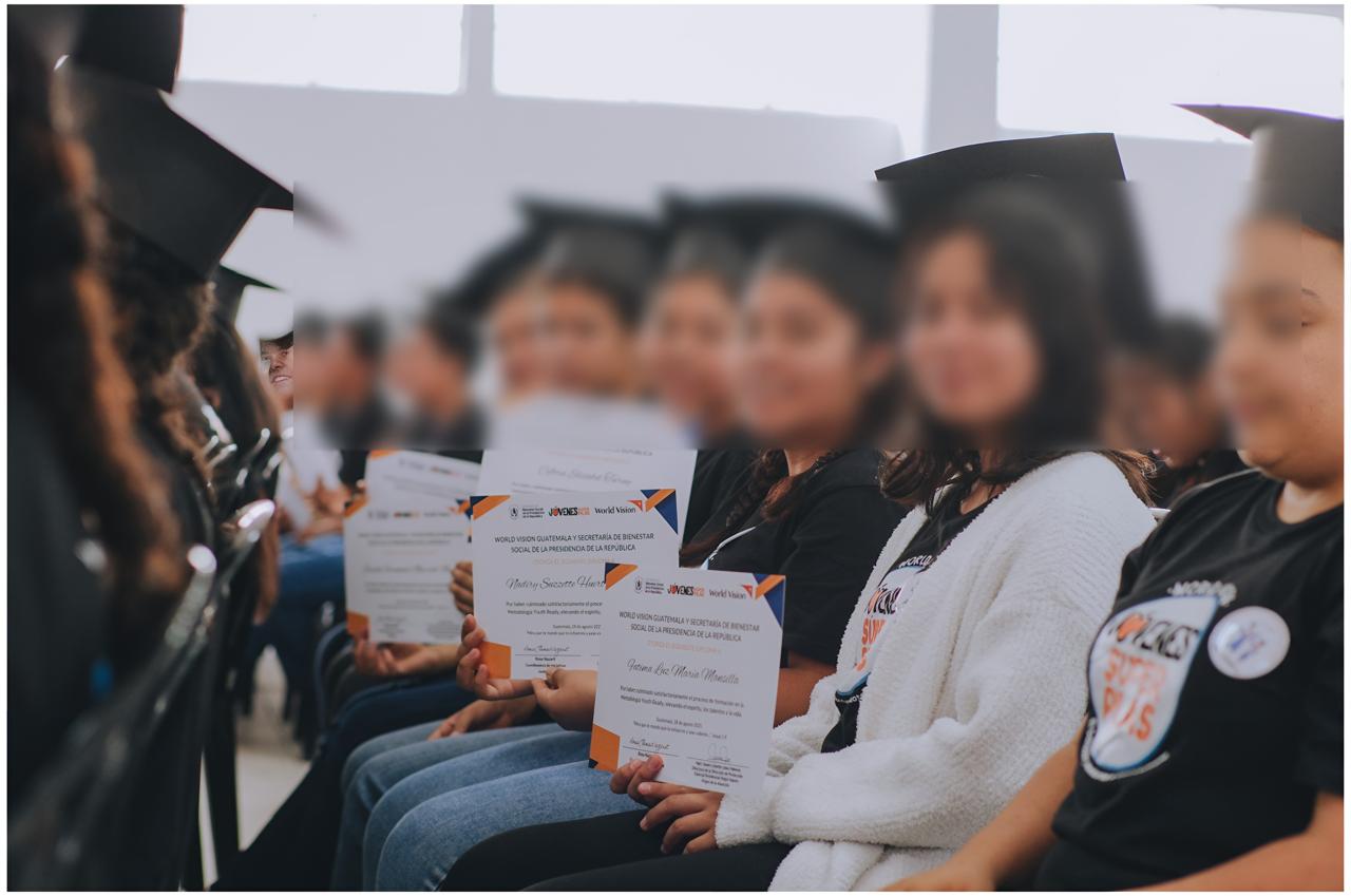 240 adolescentes culminan programa “Jóvenes Listos” de World Visión junto a la SBS