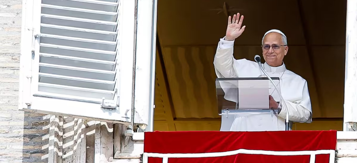 El papa León XIV ora por las víctimas de los tifones que azotaron Asia en los últimos días.