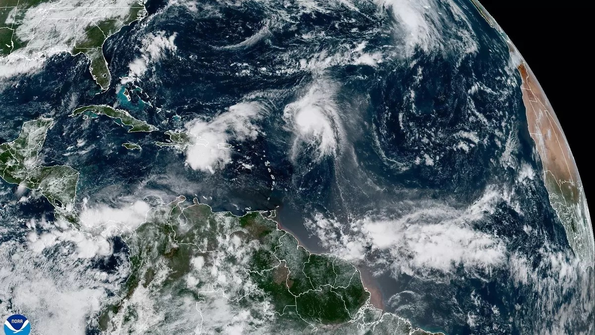 La tormenta Humberto cobra fuerza en el Caribe pero el Centro Nacional de Huracanes aún no tiene pronóstico de la trayectoria.