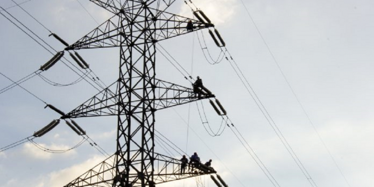 Ministerio de Energía y Minas trabaja en la deuda histórica de reducir la brecha eléctrica