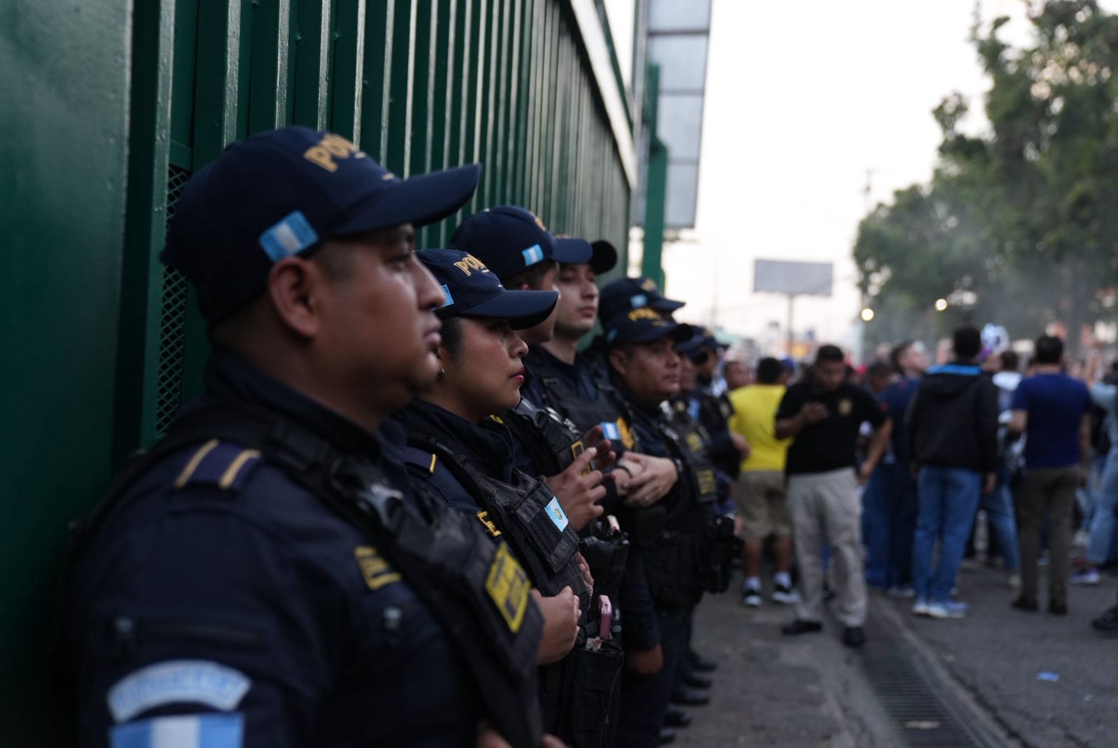 PNC brinda seguridad en torno al encuentro futbolístico entre Guatemala y El Salvador. / Foto: PNC.