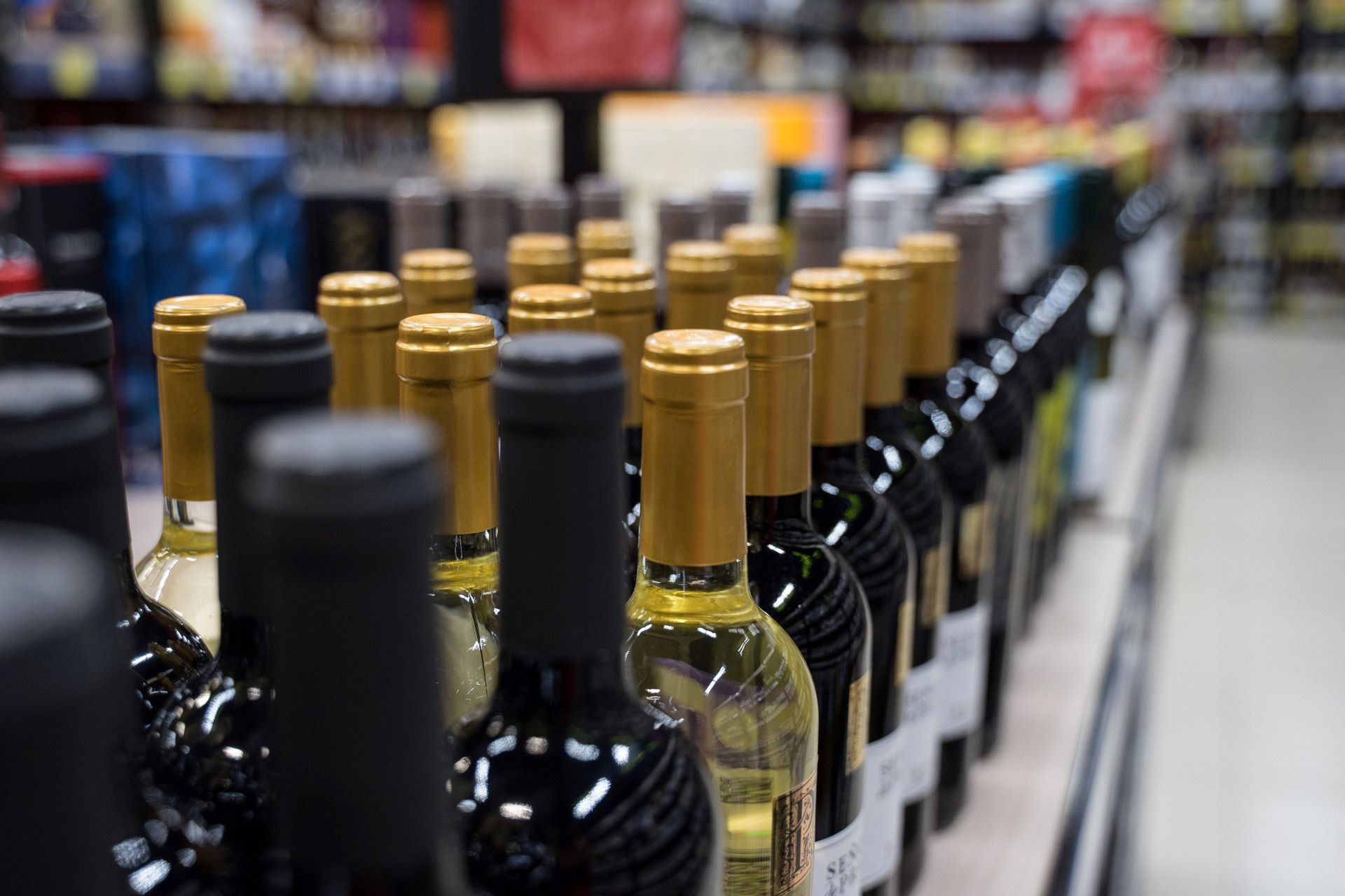 Cuestionan creencia de la "cuota de alcohol" adecuada, contraponiendo riesgos de demencia por su consumo. / Foto: OMS.