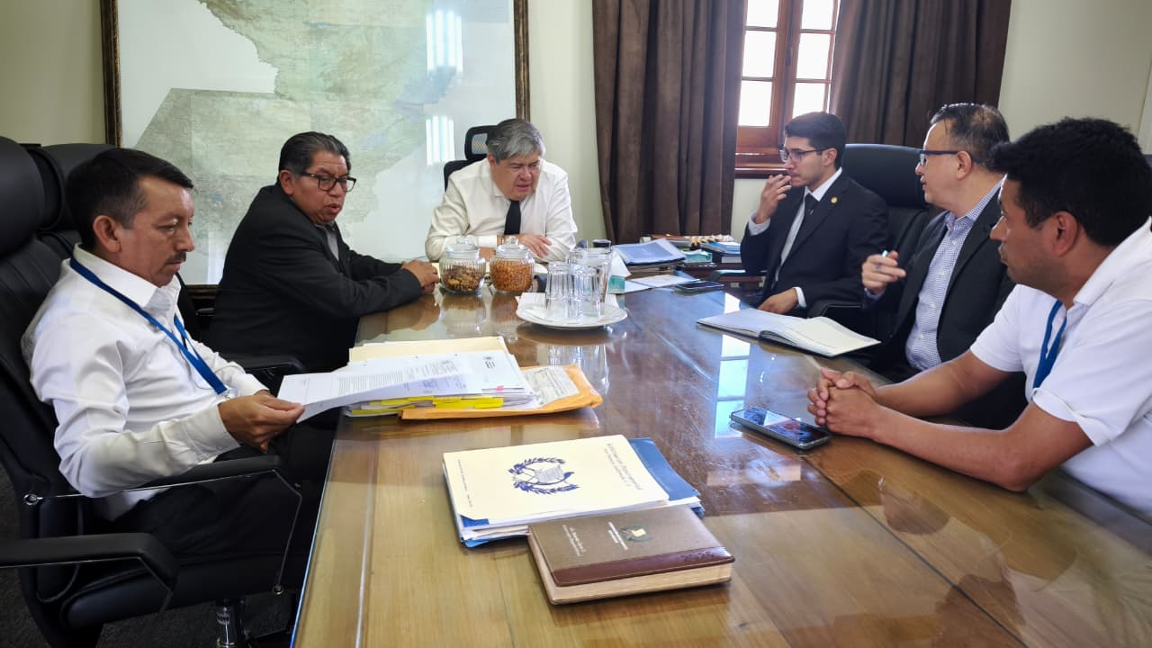 Ministro de Gobernación sostiene reunión de trabajo con el gobernador de San Marcos