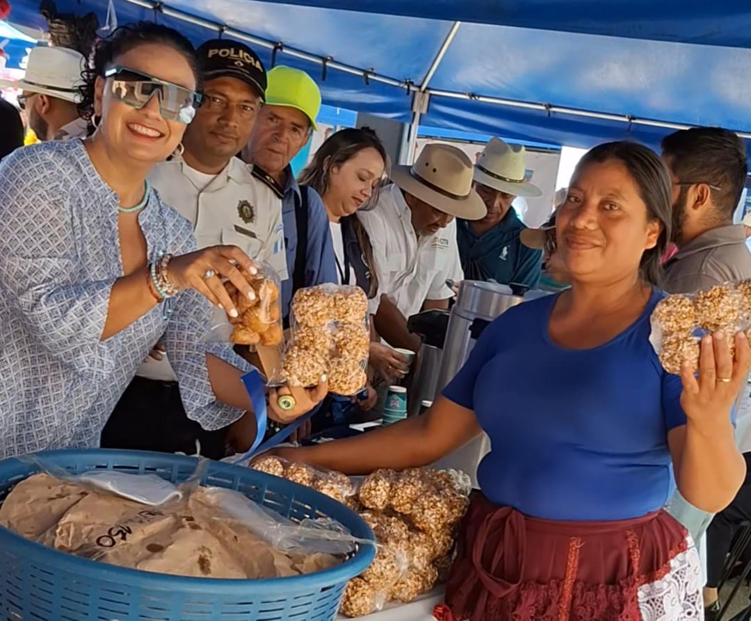 Feria del Agricultor en Yupiltepeque fortalece la economía local
