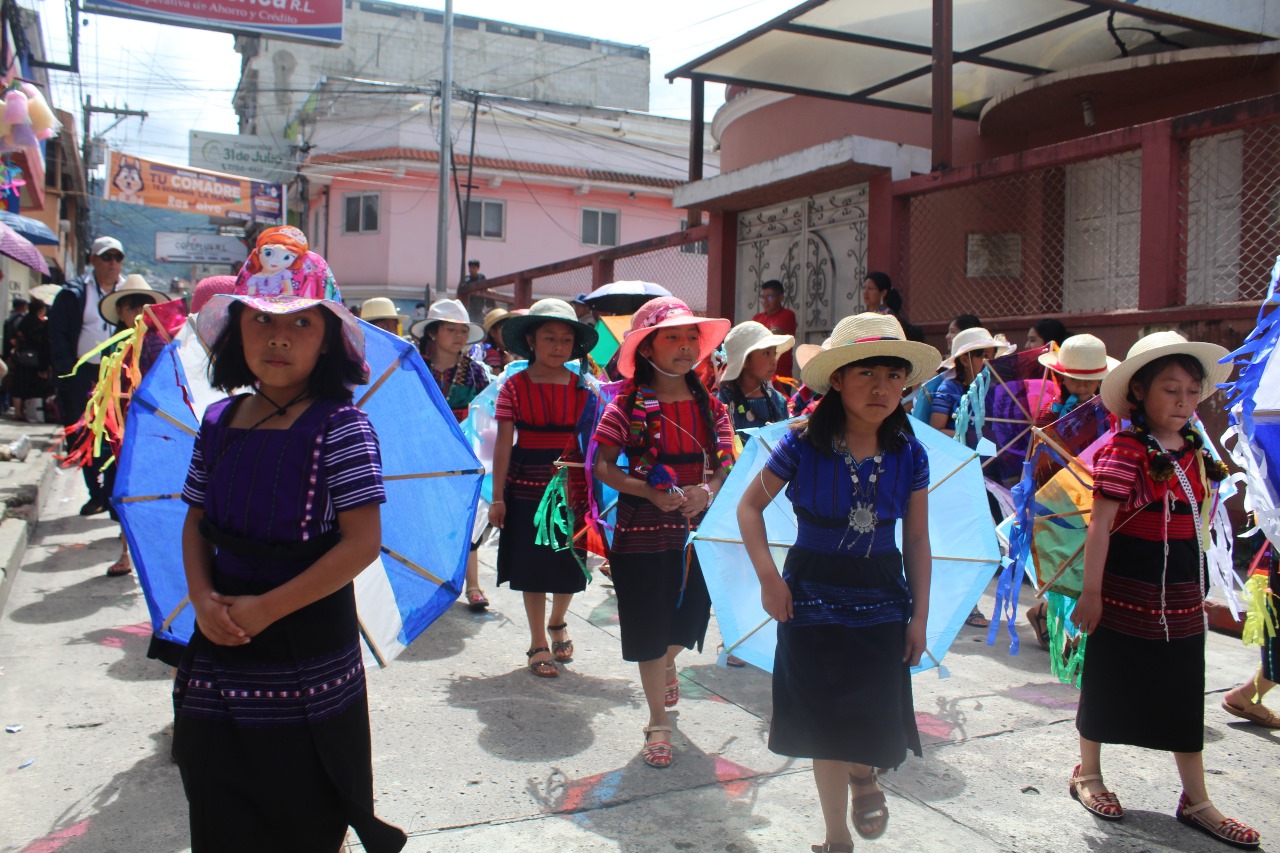Destacan identidad y compromiso ciudadano durante fiestas patrias en Totonicapán