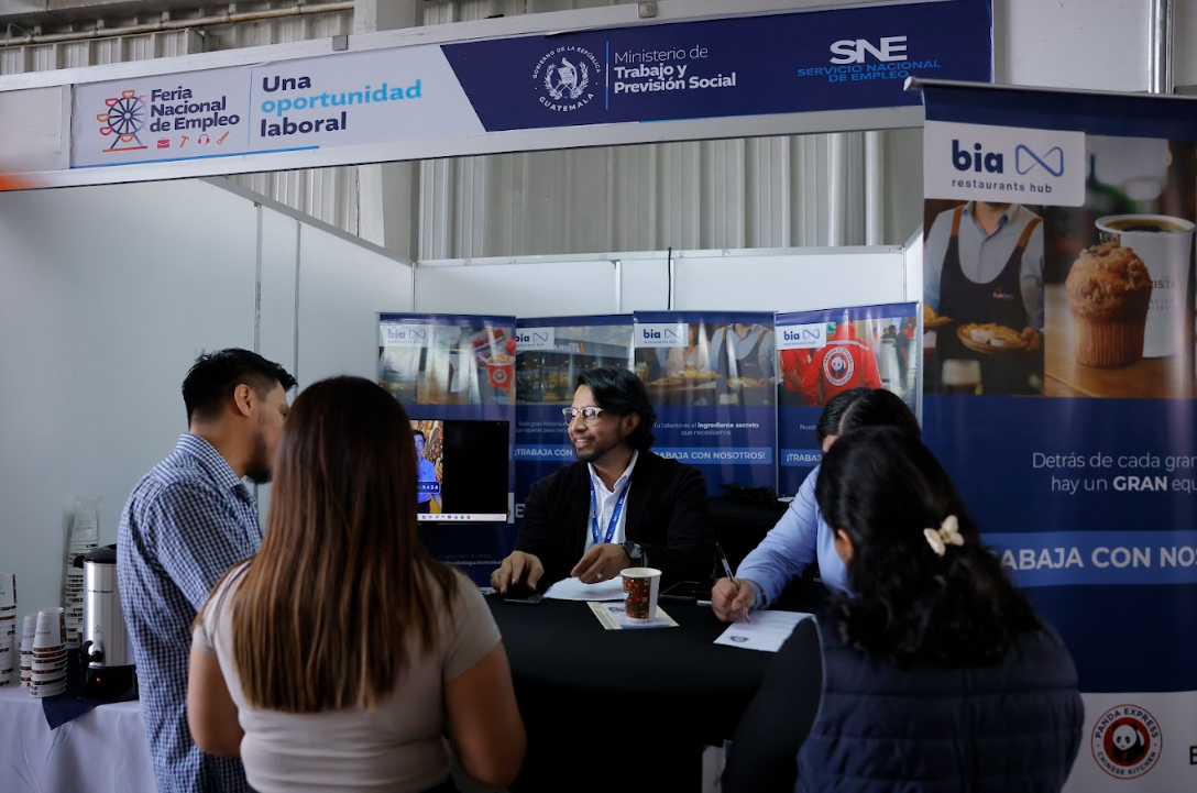 Migrantes retornados encuentran nuevas oportunidades en la Feria Nacional de Empleo