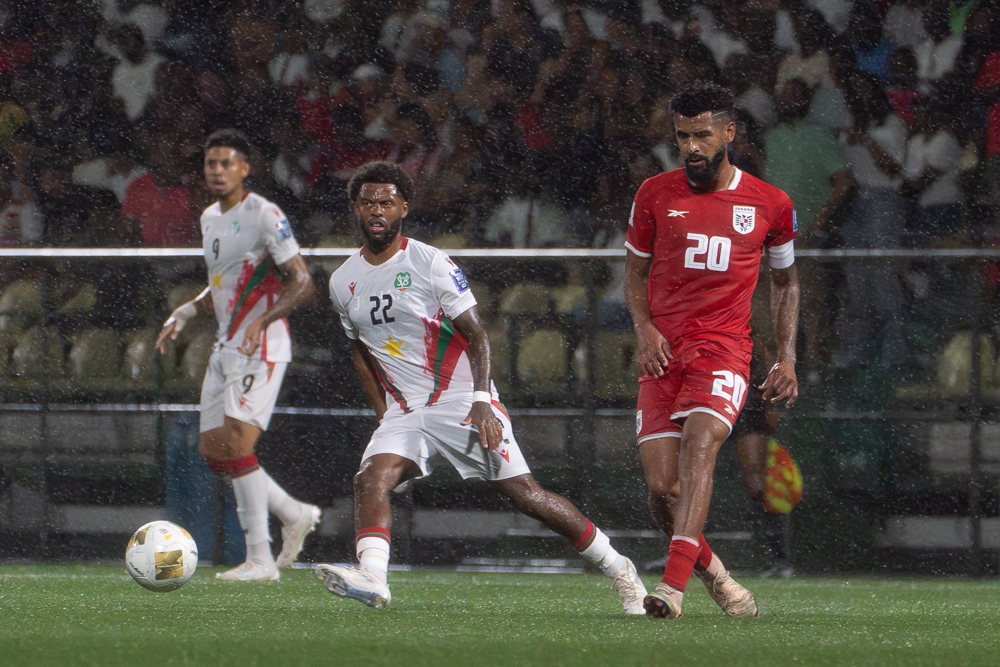 Panamá tropieza y deja escapar los primeros puntos ante Surinam