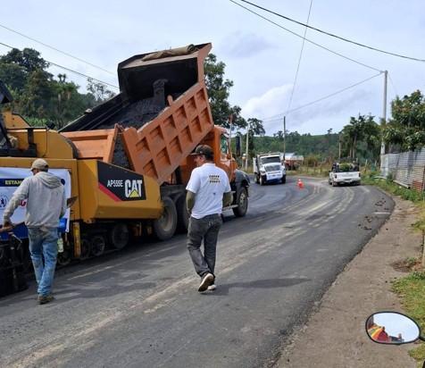 Siguen trabajos de recapeo y rehabilitación vial en Sololá