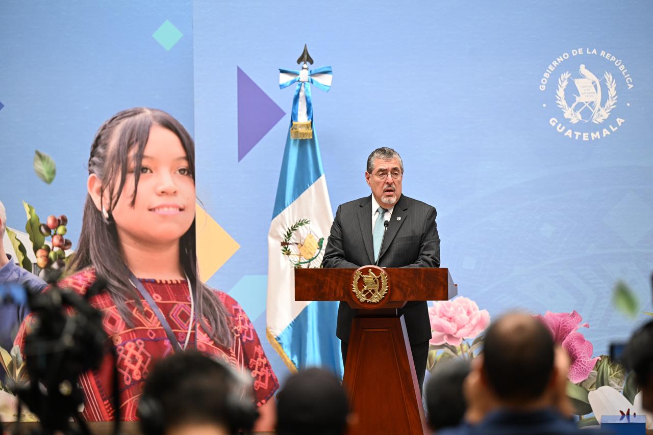 Presidente destaca avances de Guatemala que acercan al país al grado de inversión