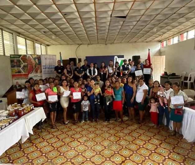 Capacitan a emprendedoras en la Unión, Zacapa, como parte del Programa Beca Artesano