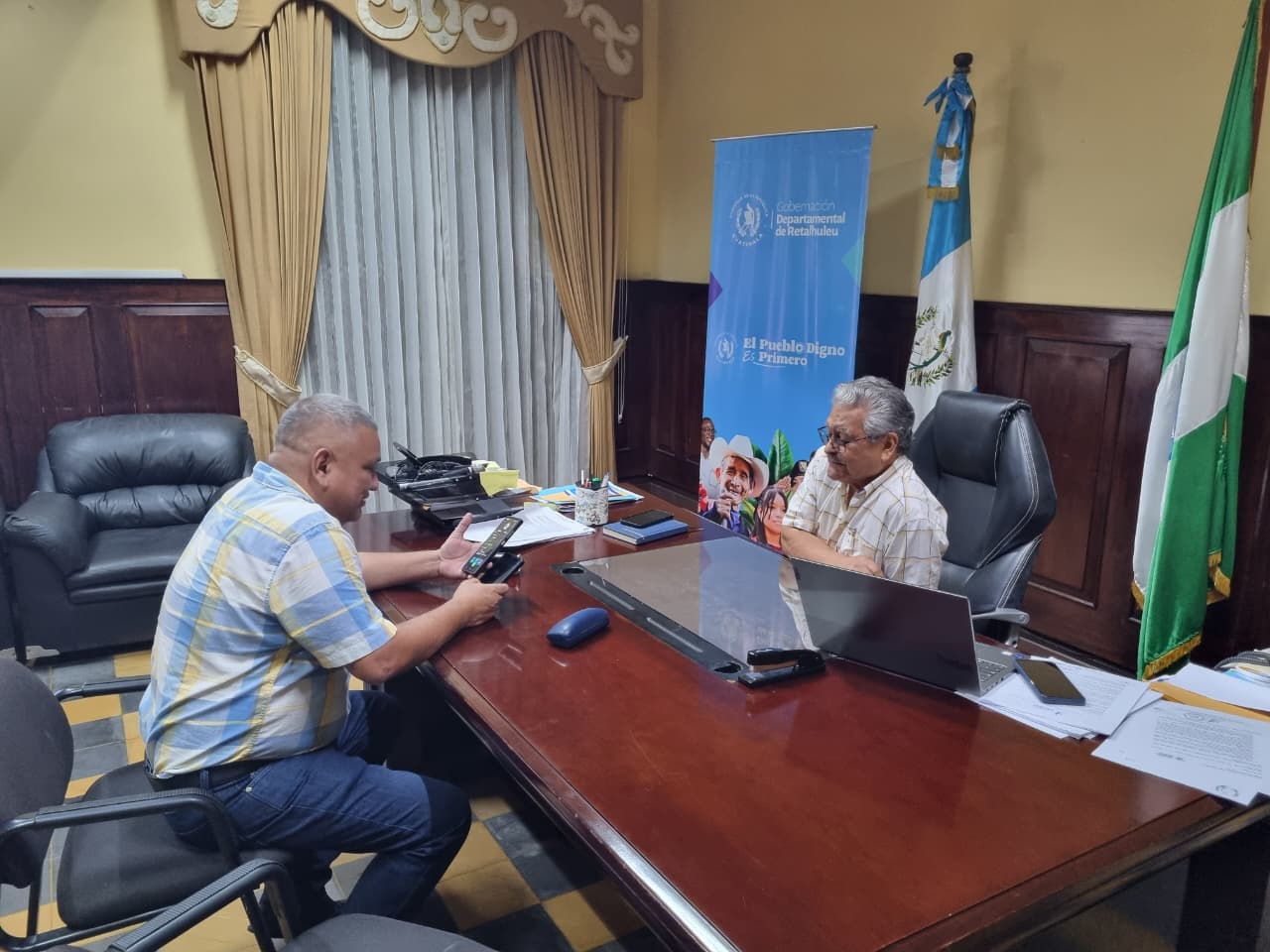 Firma de convenios de ejecución de obras en El Asintal, Retalhuleu