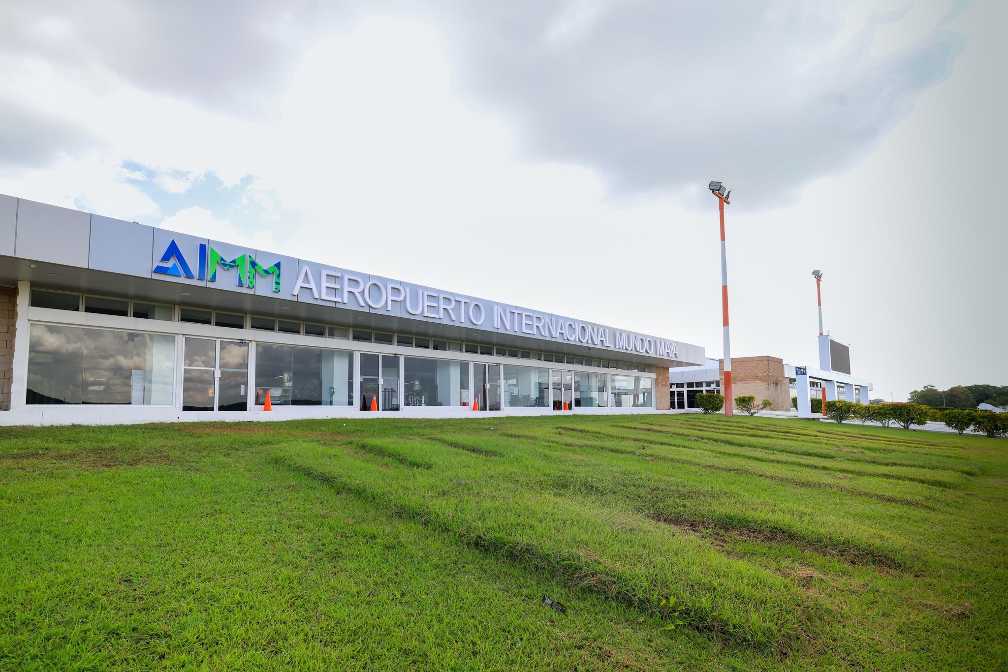 Presidente anuncia avances en certificación internacional del Aeropuerto Mundo Maya