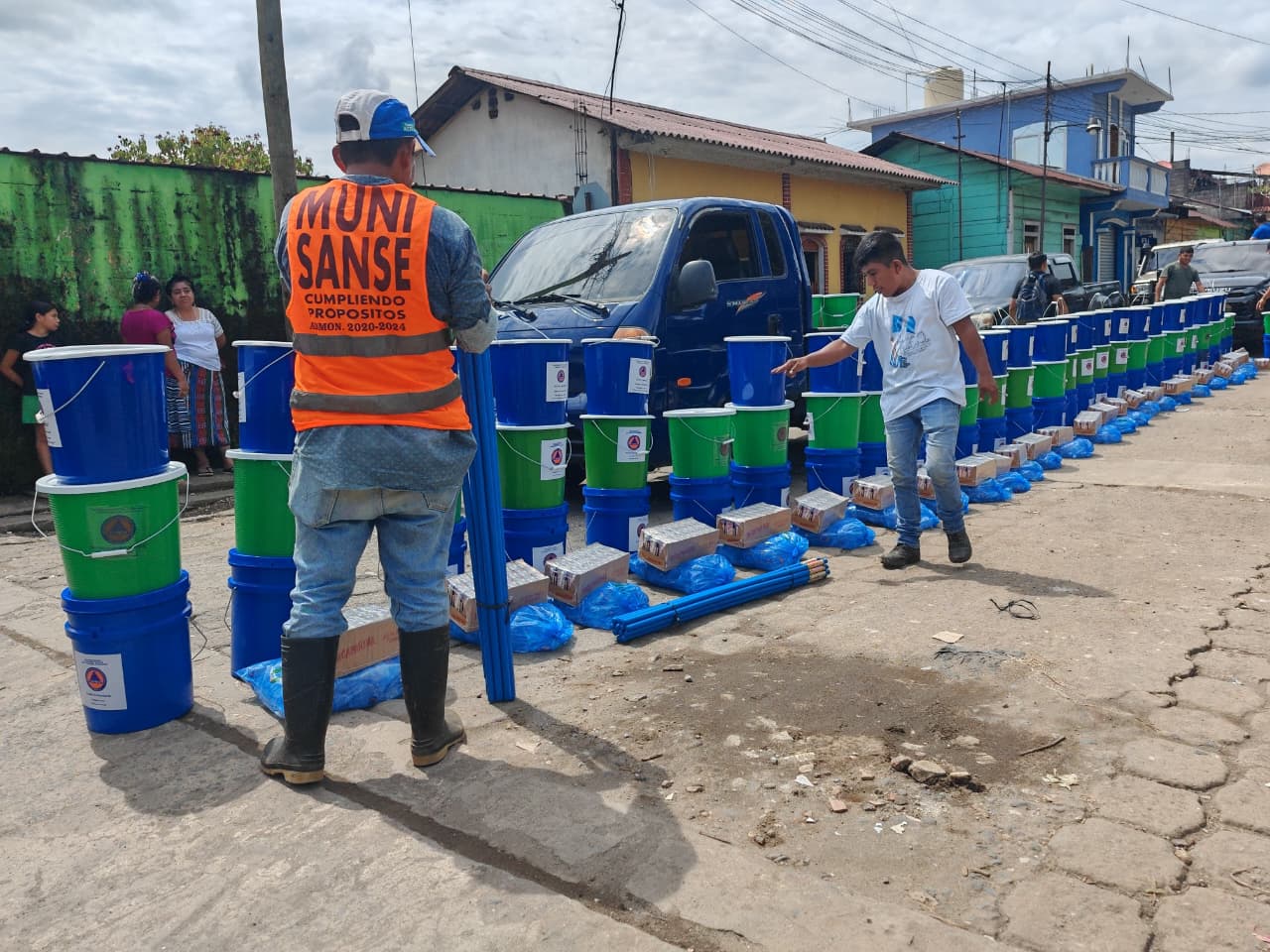 Coordinan la entrega de ayuda humanitaria a familias afectadas por lluvias en San Sebastián