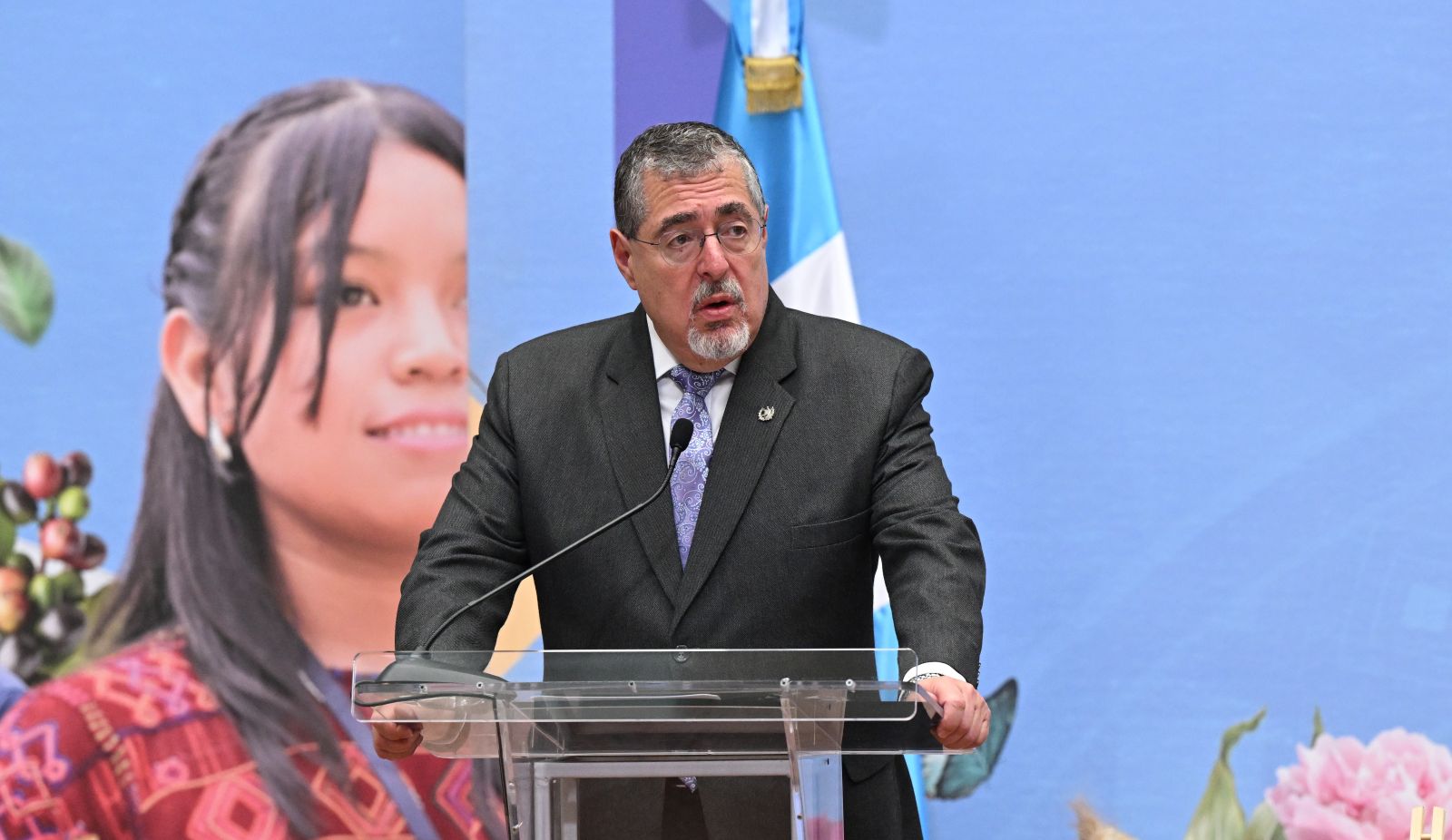 Presidente Arévalo emprenderá acciones en Europa en busca de inversionistas