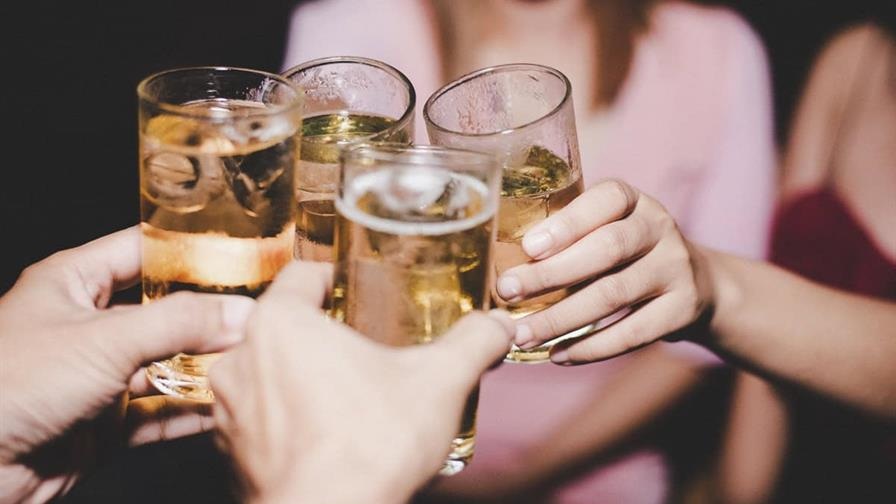 El consumo de alcohol causó en 2020 aproximadamente 111 mil 300 nuevos casos de cáncer -el 70 % en hombres- en la UE y 93 mil muertes.