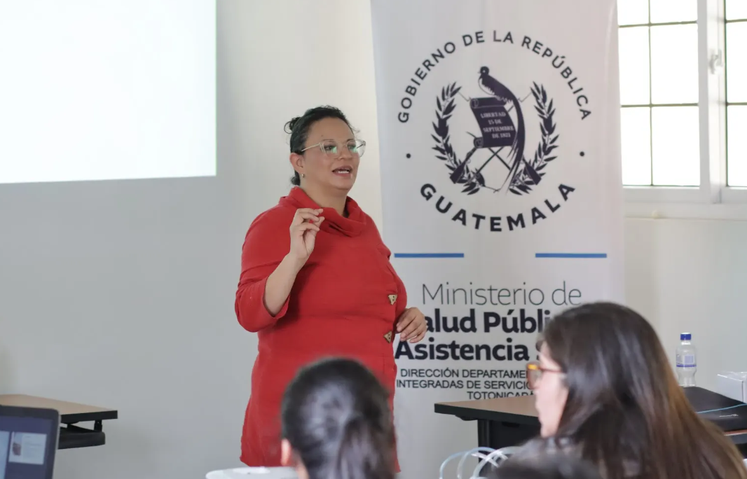 Capacitan a personal de salud en detección temprana de patologías neurológicas en la niñez. (Foto: MSPAS)