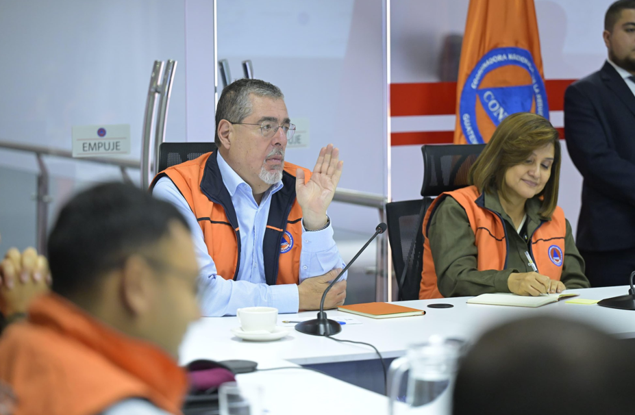 Presidente y vicepresidenta coordinan respuestas ante emergencias por lluvias en instalaciones de Conred