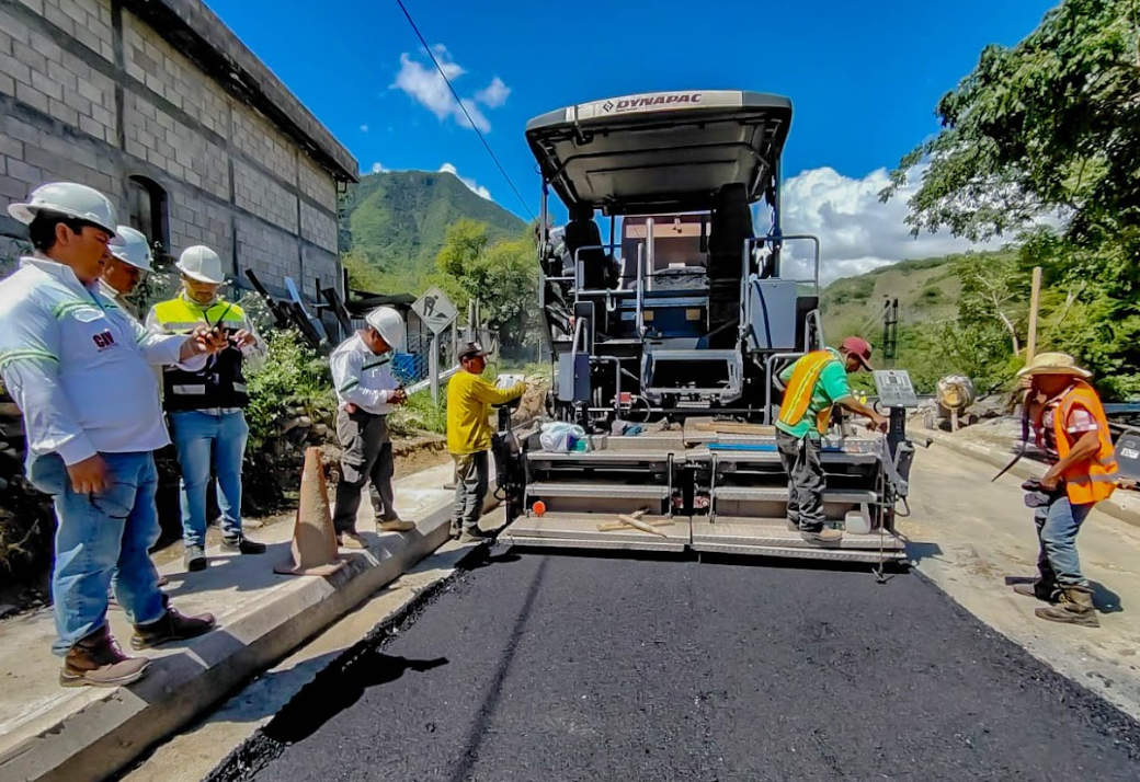 Puente Chitomax avanza con su pavimentación. / Foto: CIV.