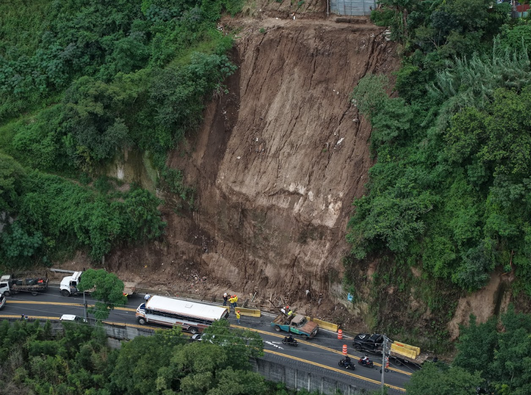 Covial inicia estabilización del talud en el km 11.5 en la avenida Hincapié luego de derrumbe